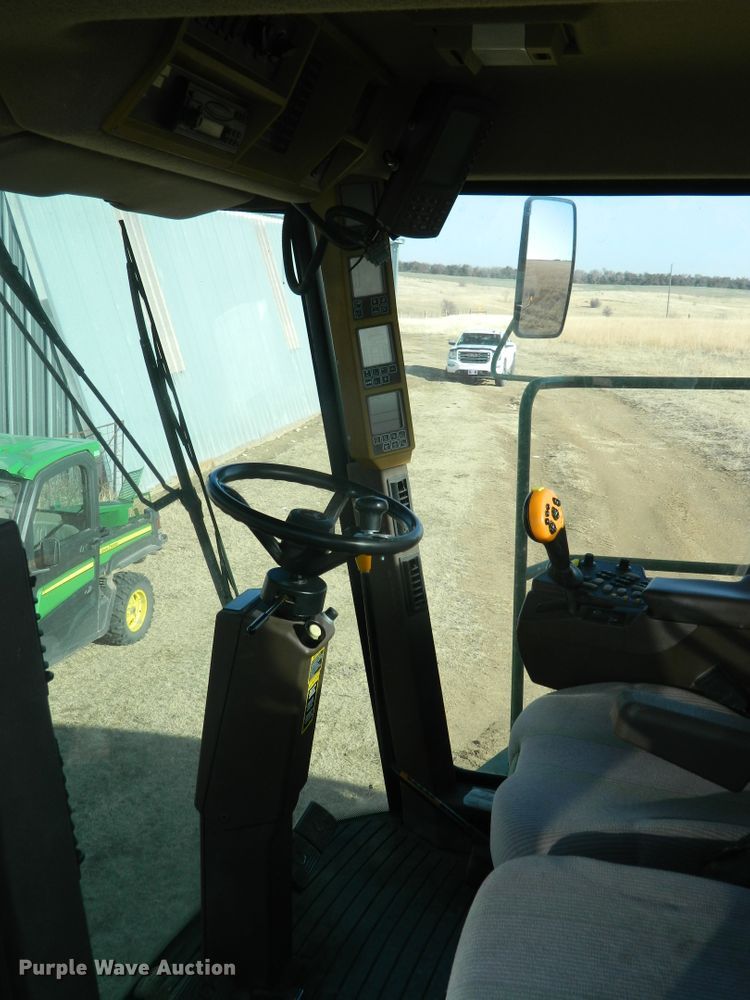 image for item DF4676 2006 John Deere 9660 STS  combine