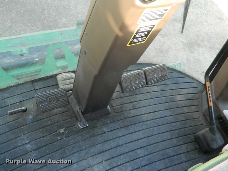 image for item DF4676 2006 John Deere 9660 STS  combine