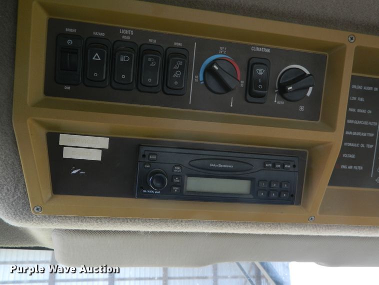 image for item DF4676 2006 John Deere 9660 STS  combine