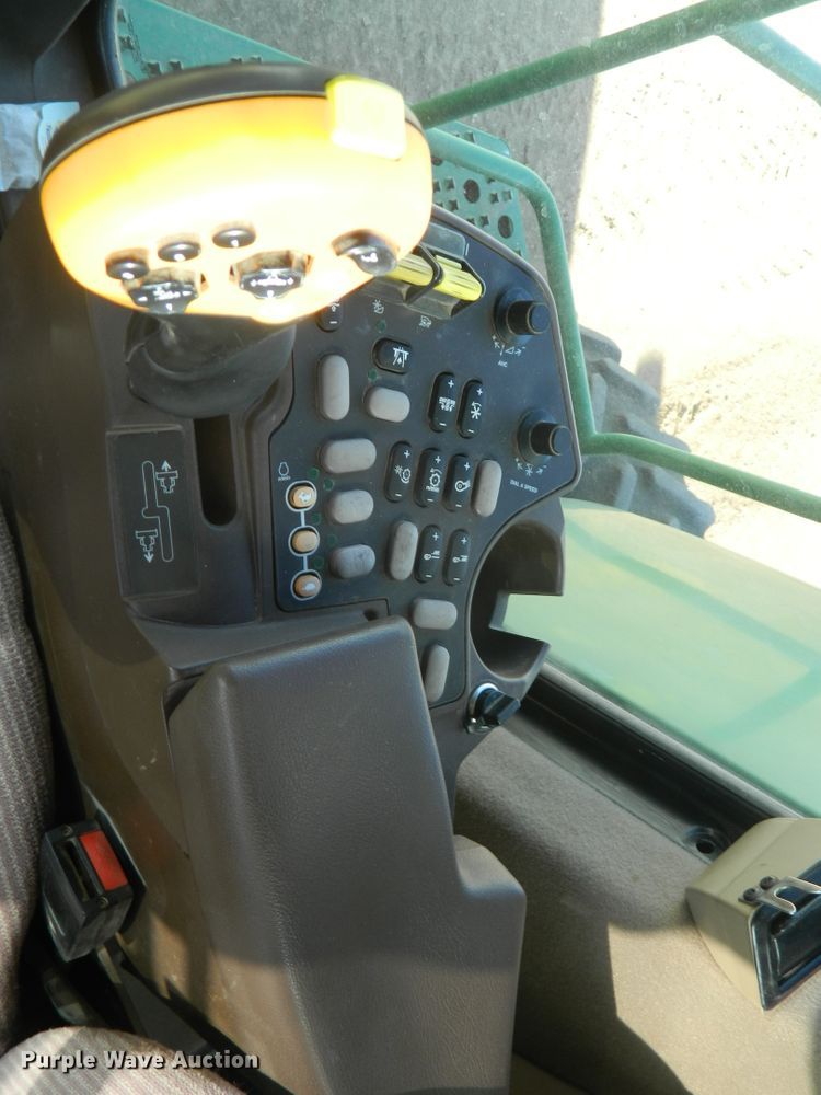 image for item DF4676 2006 John Deere 9660 STS  combine