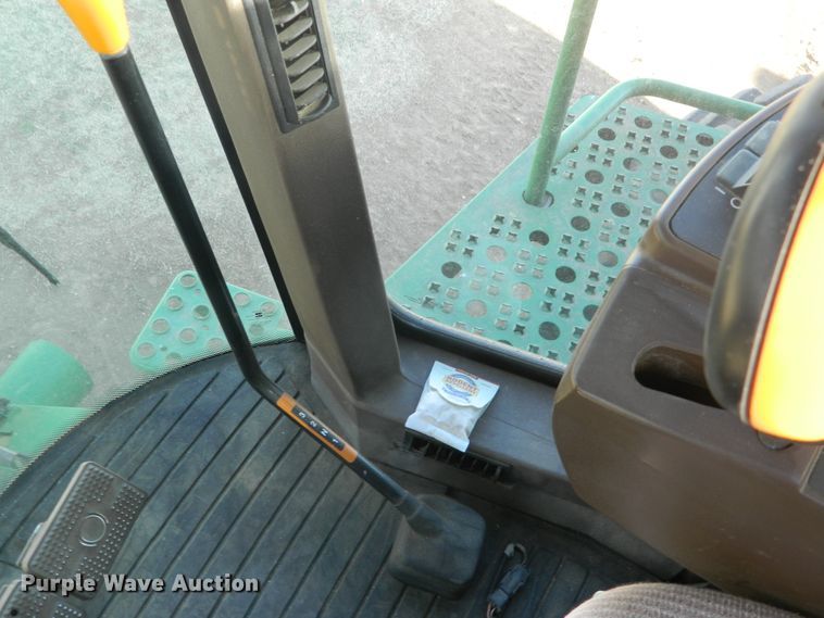 image for item DF4676 2006 John Deere 9660 STS  combine