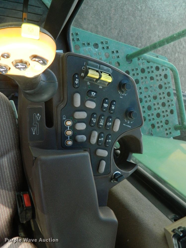 image for item DF4676 2006 John Deere 9660 STS  combine