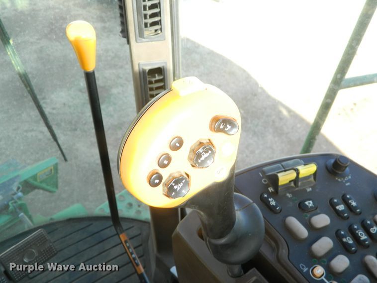 image for item DF4676 2006 John Deere 9660 STS  combine