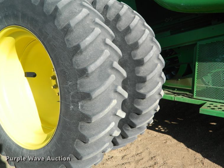 image for item DF4676 2006 John Deere 9660 STS  combine