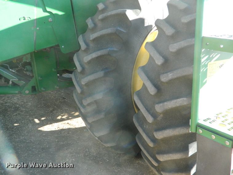 image for item DF4676 2006 John Deere 9660 STS  combine