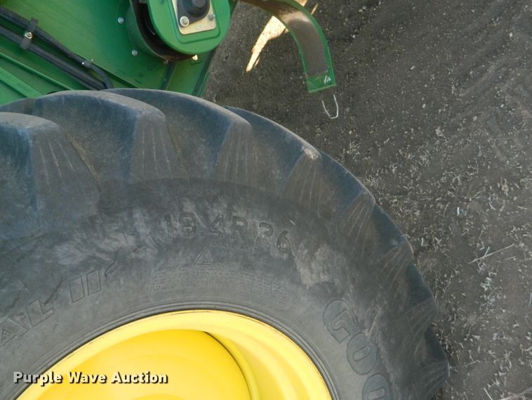 image for item DF4676 2006 John Deere 9660 STS  combine