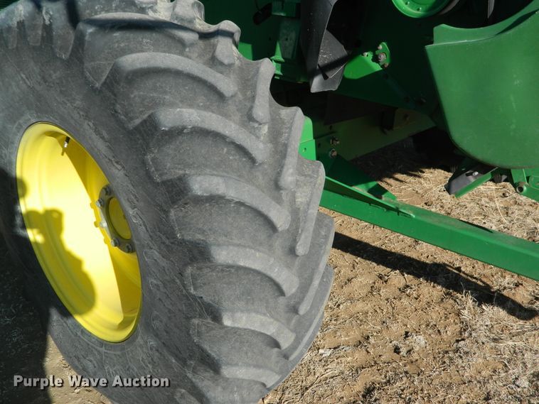 image for item DF4676 2006 John Deere 9660 STS  combine