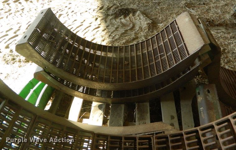 image for item DF4676 2006 John Deere 9660 STS  combine