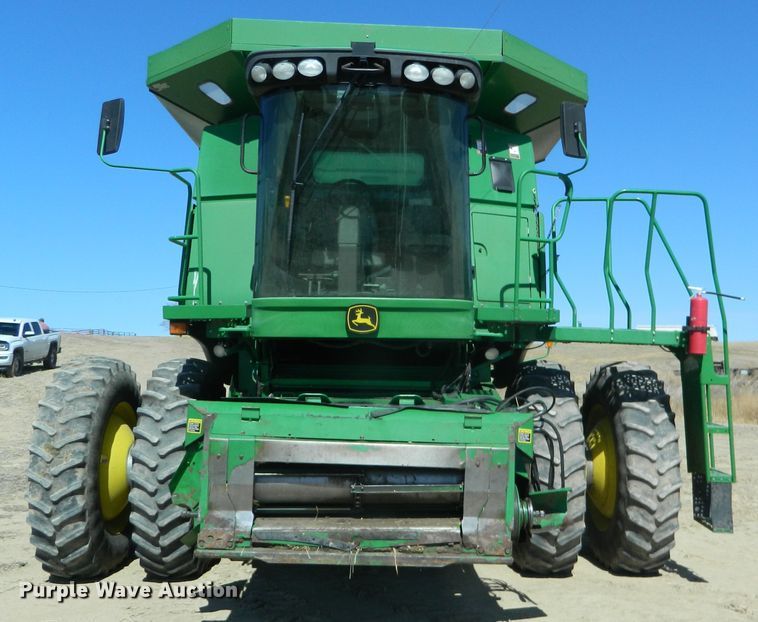 image for item DF4690 2006 John Deere 9660 STS  combine