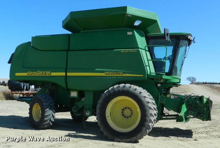 image for item DF4690 2006 John Deere 9660 STS  combine