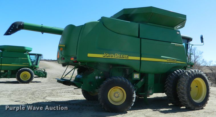 image for item DF4690 2006 John Deere 9660 STS  combine