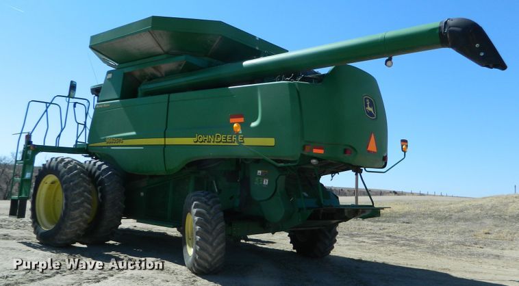 image for item DF4690 2006 John Deere 9660 STS  combine