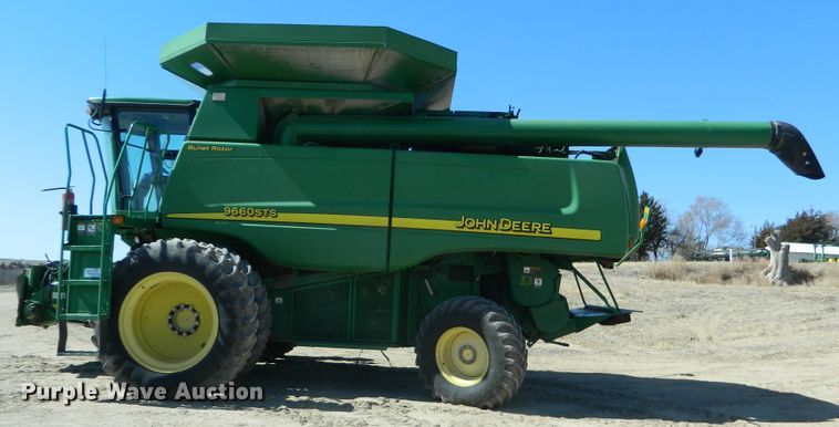 image for item DF4690 2006 John Deere 9660 STS  combine