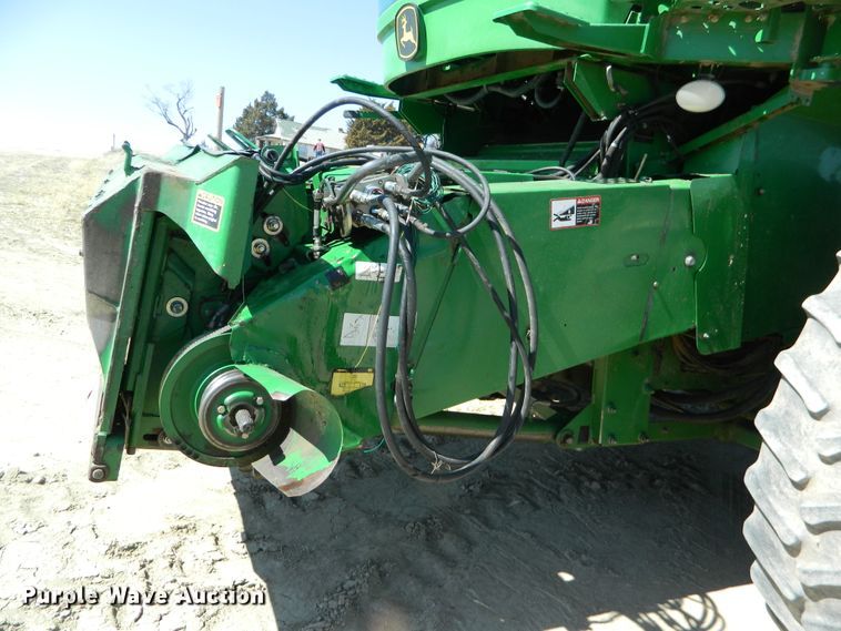 image for item DF4690 2006 John Deere 9660 STS  combine