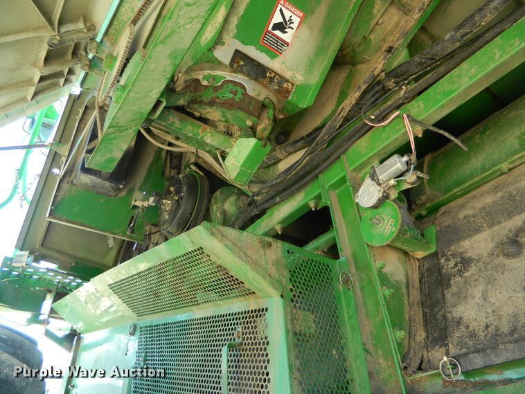 image for item DF4690 2006 John Deere 9660 STS  combine