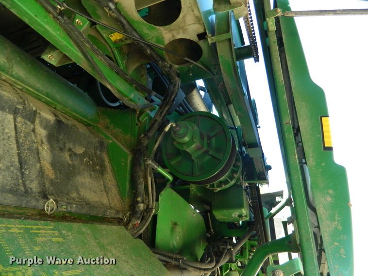 image for item DF4690 2006 John Deere 9660 STS  combine