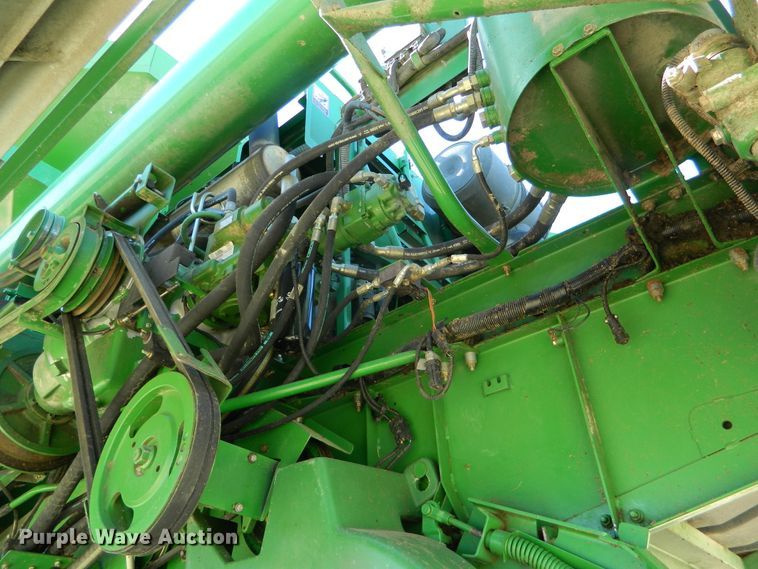 image for item DF4690 2006 John Deere 9660 STS  combine