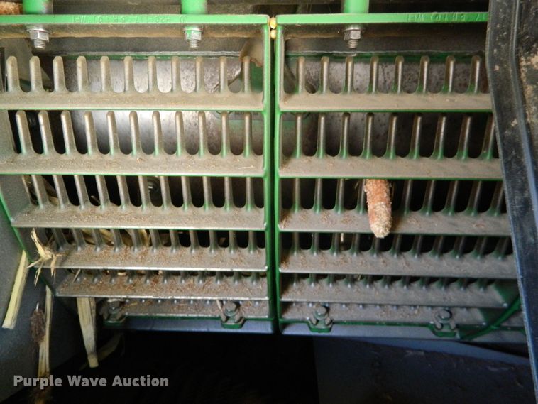 image for item DF4690 2006 John Deere 9660 STS  combine