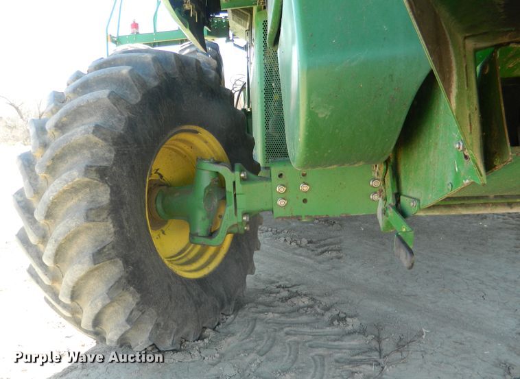 image for item DF4690 2006 John Deere 9660 STS  combine