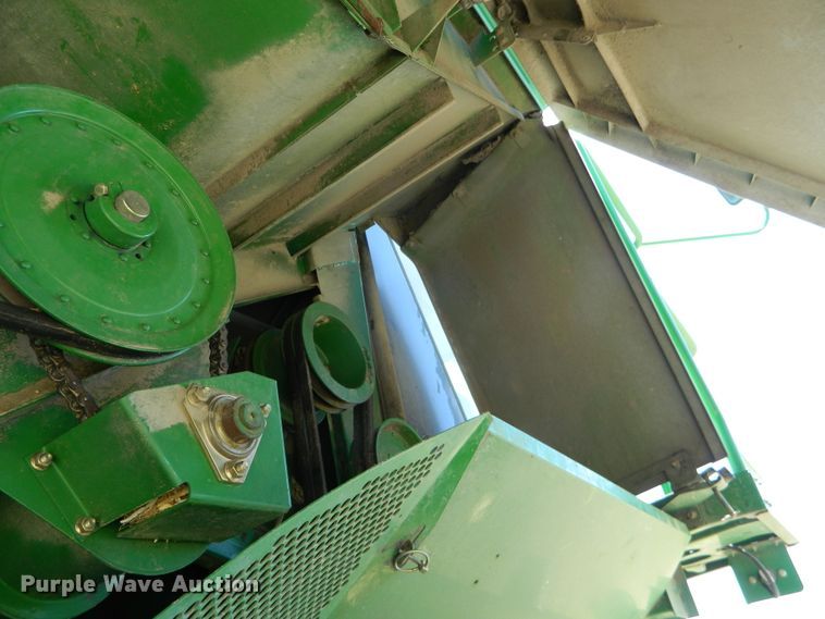 image for item DF4690 2006 John Deere 9660 STS  combine