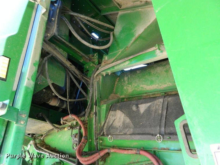 image for item DF4690 2006 John Deere 9660 STS  combine