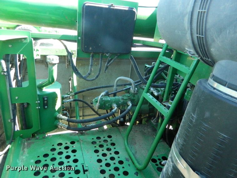 image for item DF4690 2006 John Deere 9660 STS  combine