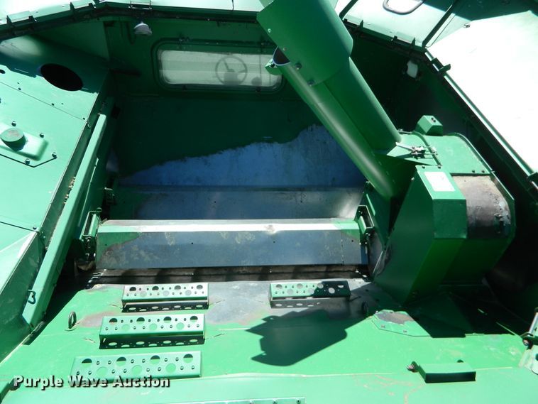 image for item DF4690 2006 John Deere 9660 STS  combine