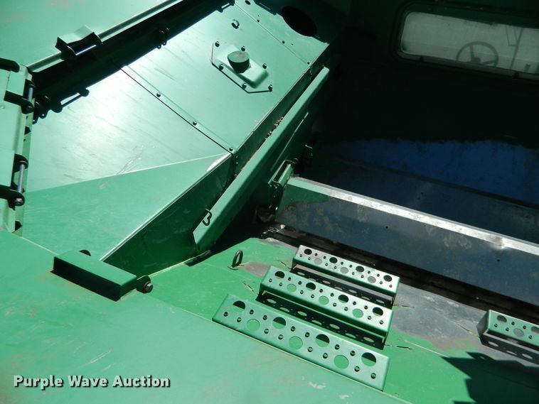 image for item DF4690 2006 John Deere 9660 STS  combine