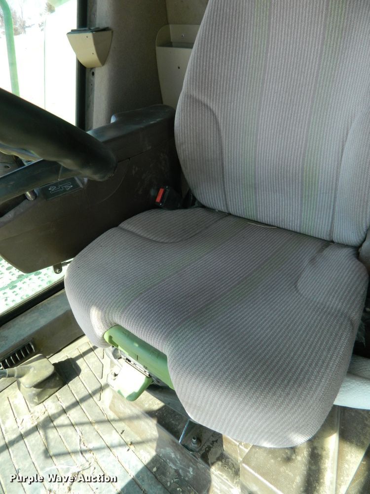 image for item DF4690 2006 John Deere 9660 STS  combine