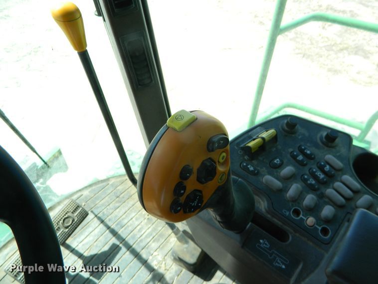 image for item DF4690 2006 John Deere 9660 STS  combine