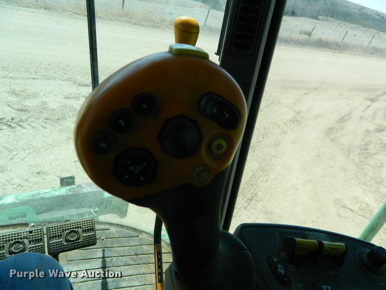 image for item DF4690 2006 John Deere 9660 STS  combine