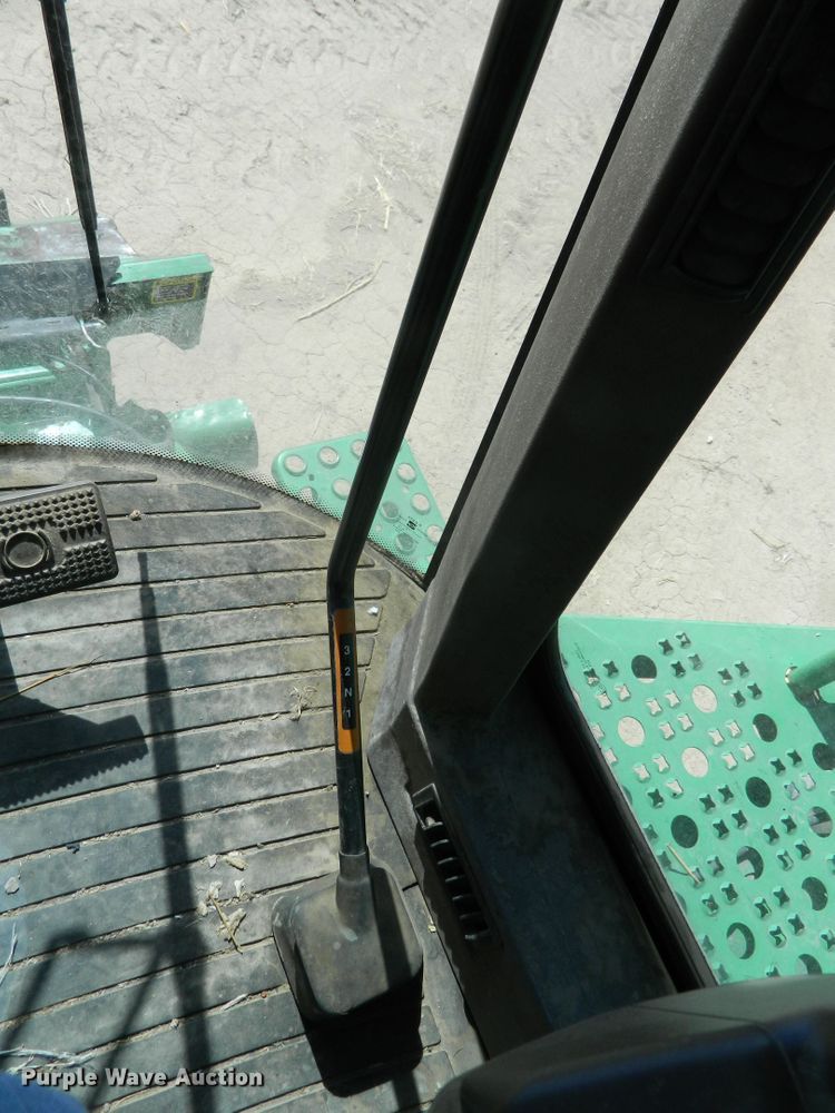 image for item DF4690 2006 John Deere 9660 STS  combine