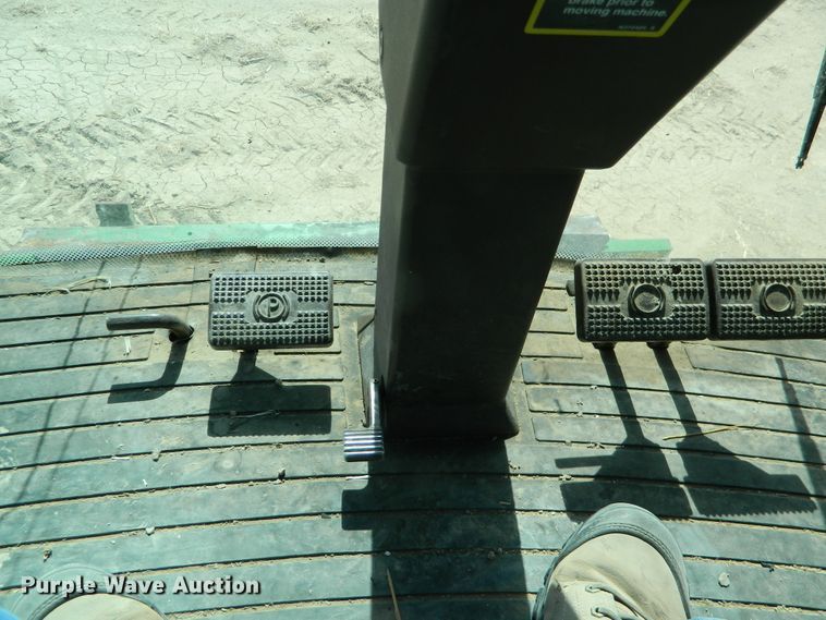 image for item DF4690 2006 John Deere 9660 STS  combine