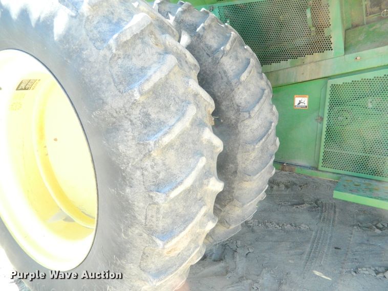 image for item DF4690 2006 John Deere 9660 STS  combine