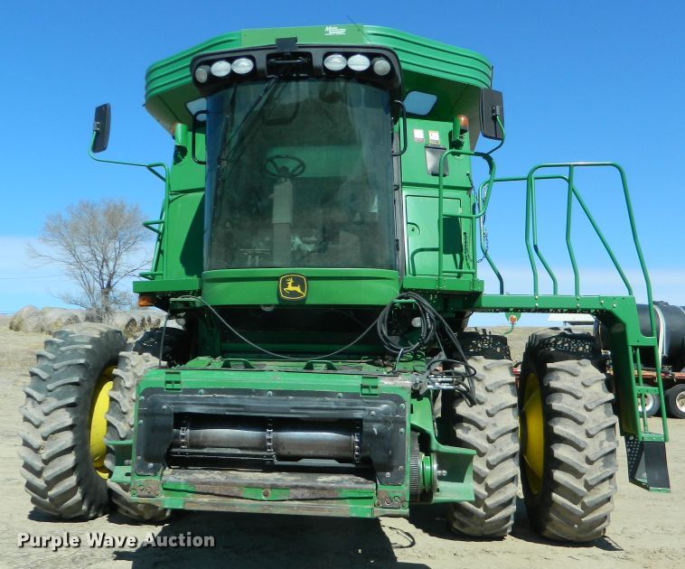 image for item DF4693 2010 John Deere 9770 STS  combine