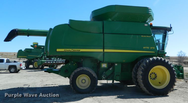 image for item DF4693 2010 John Deere 9770 STS  combine