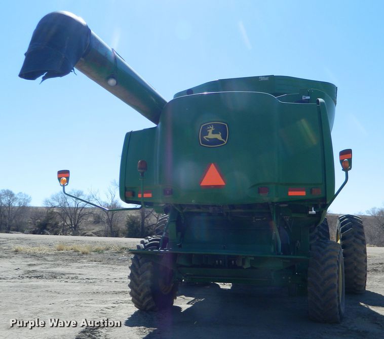 image for item DF4693 2010 John Deere 9770 STS  combine