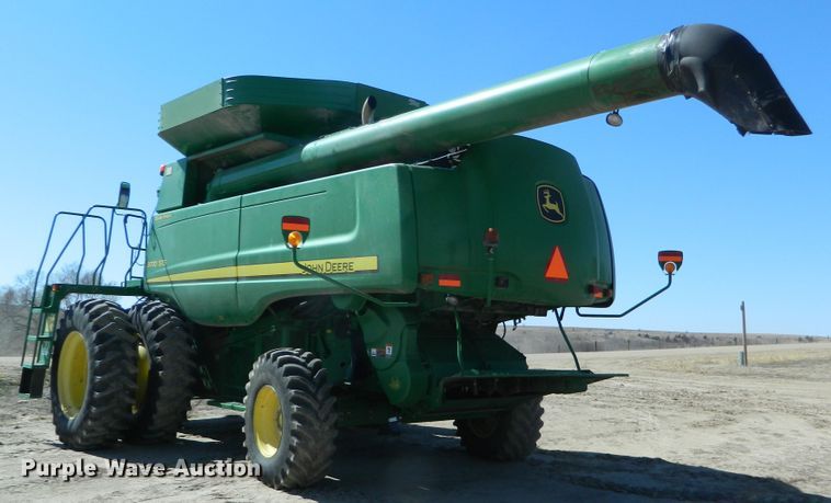 image for item DF4693 2010 John Deere 9770 STS  combine
