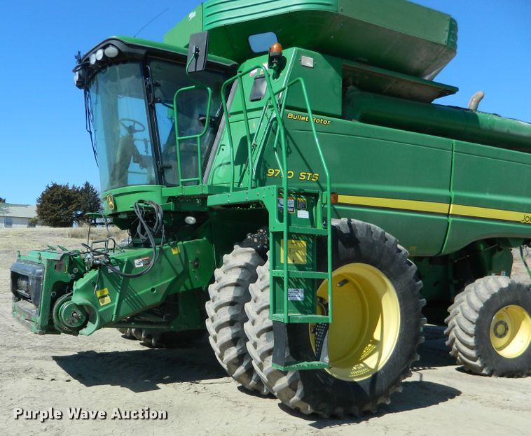 image for item DF4693 2010 John Deere 9770 STS  combine