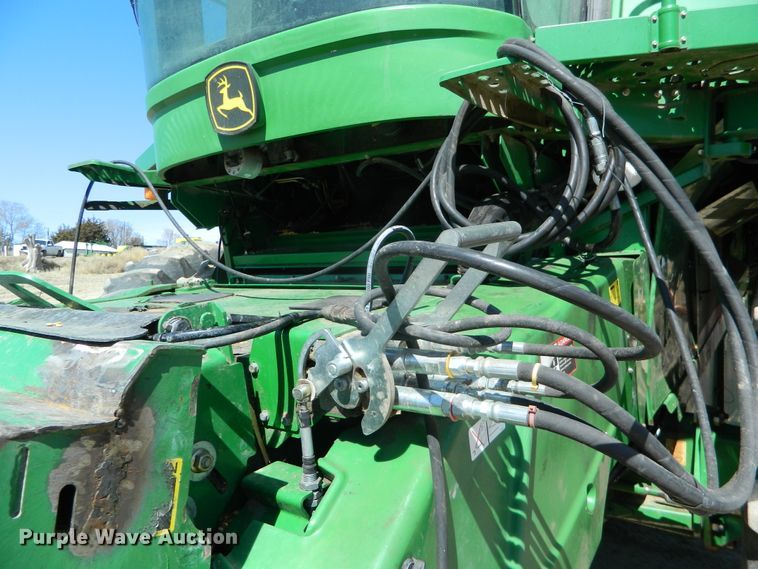 image for item DF4693 2010 John Deere 9770 STS  combine