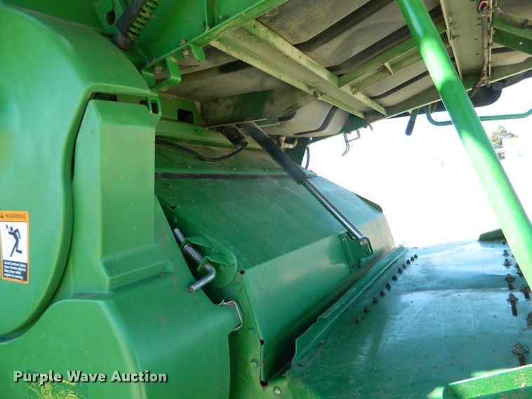image for item DF4693 2010 John Deere 9770 STS  combine