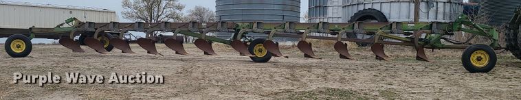 image for item DF4694 John Deere  12 bottom plow