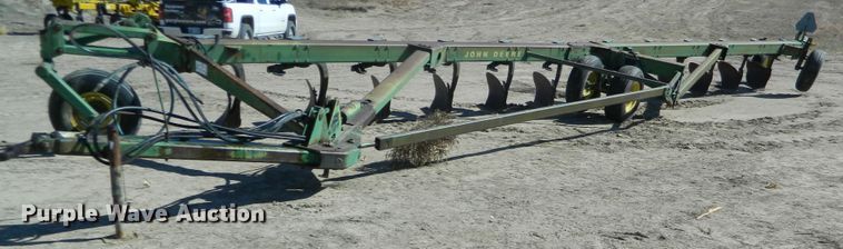 image for item DF4694 John Deere  12 bottom plow