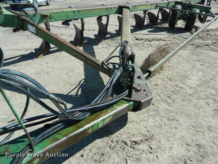 image for item DF4694 John Deere  12 bottom plow