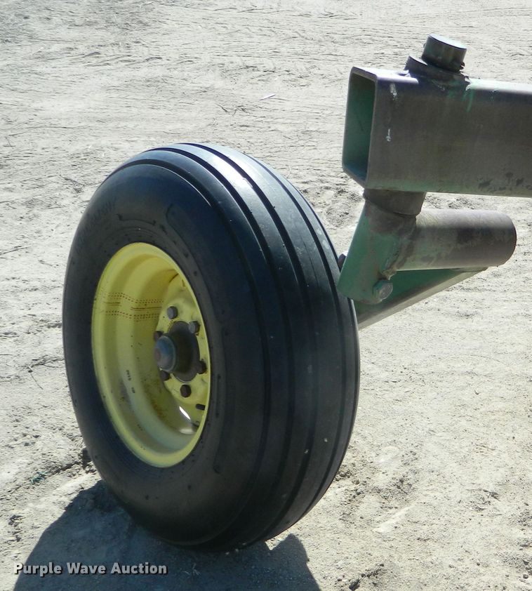 image for item DF4694 John Deere  12 bottom plow