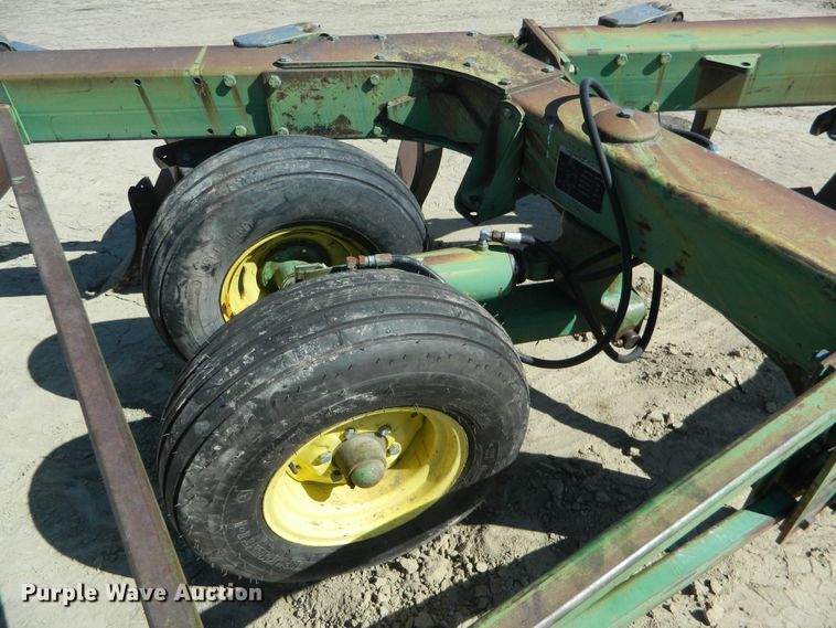 image for item DF4694 John Deere  12 bottom plow