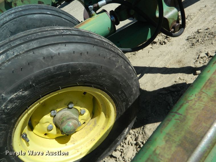 image for item DF4694 John Deere  12 bottom plow