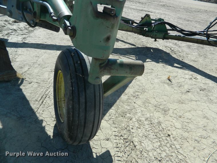 image for item DF4694 John Deere  12 bottom plow