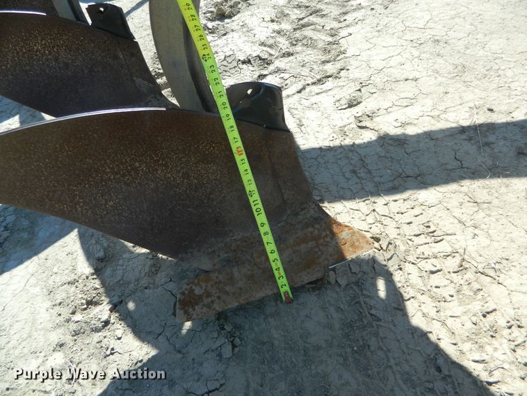 image for item DF4694 John Deere  12 bottom plow