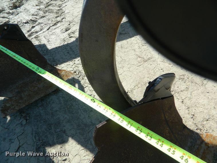 image for item DF4694 John Deere  12 bottom plow